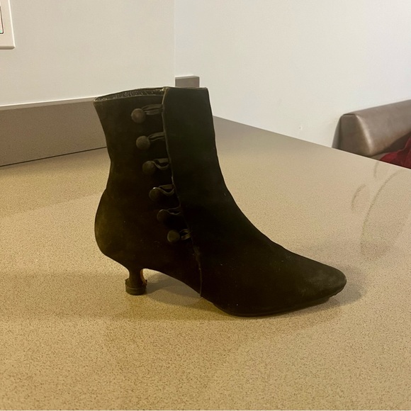Vero Cuoio Suede Leather Button Up Ankle Boots - Black Kitten Heel Booties - Picture 5 of 9